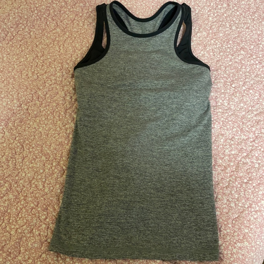 Lululemon gray tank top with built in bra sz 4